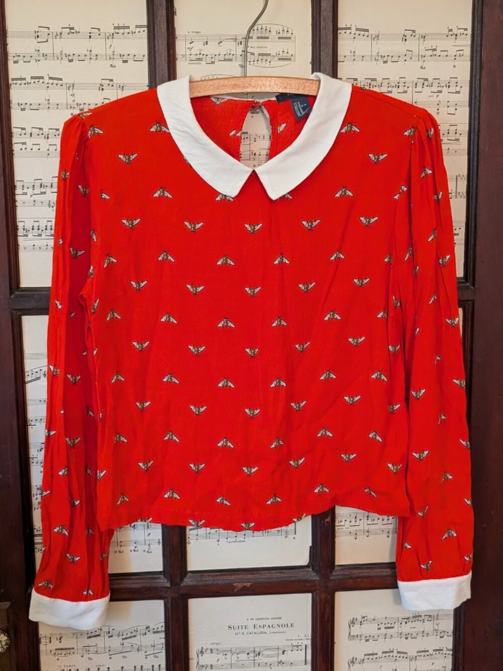 Twee, peter pan collar, 2010s red blouse with bee motif